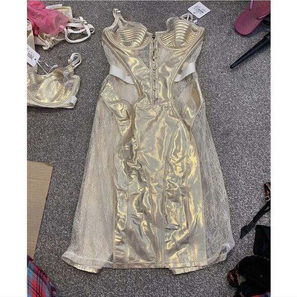 Elegant Cream Women's Intimate Set - Picture 9 of 10